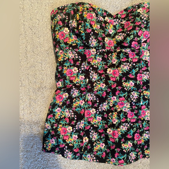Guess size small strapless corset style top - Picture 3 of 6